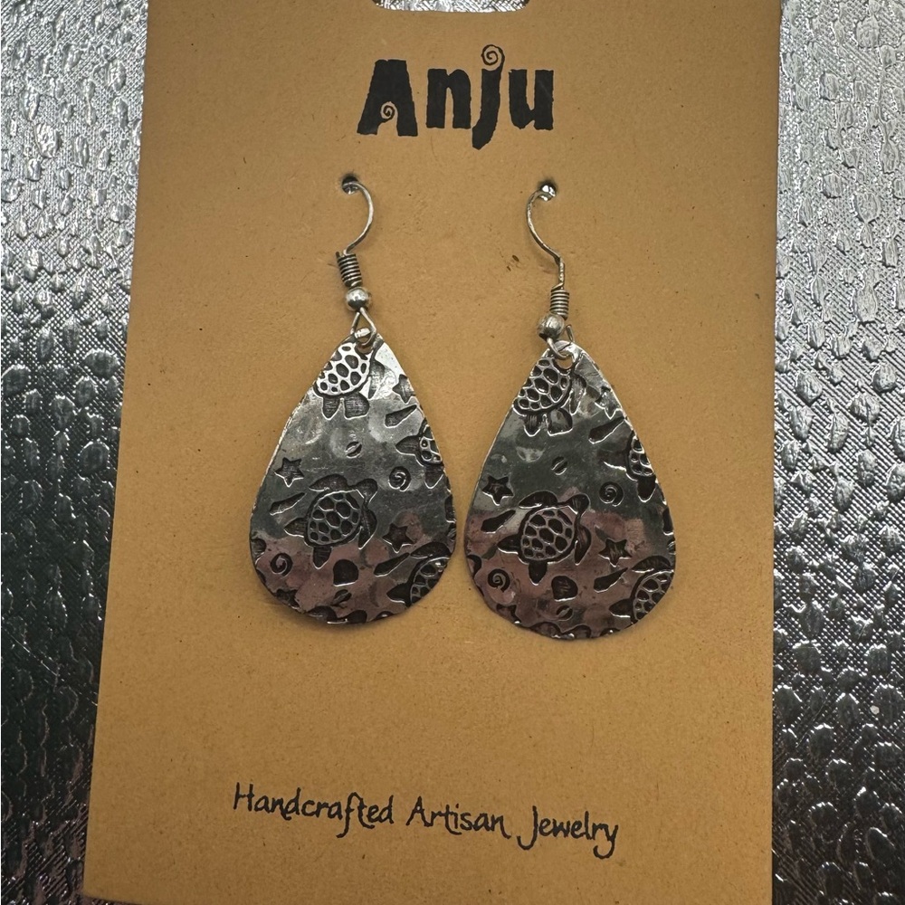 Anju Sachi silver toned hammered turtle dangle earrings 1 x 1.5” long